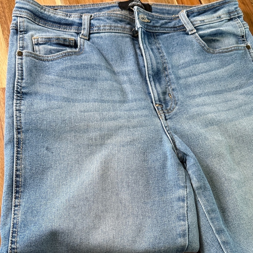 Jordache Sky Blue High Rise Curvy Mom Jeans - Size 12 - Picture 4 of 13